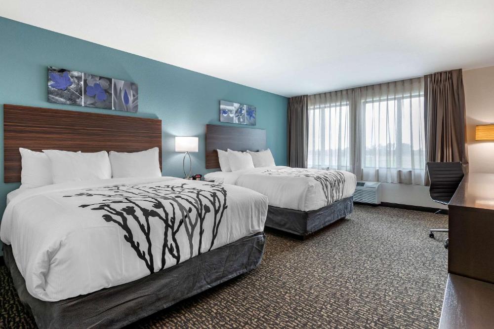 Queen Room with Two Queen Beds - Non-Smoking interior